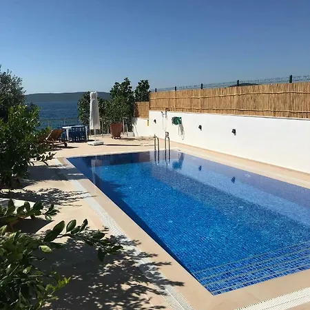 וילה Luxury Beach House, Private Pool, Stunning Sunsets, Karpuz