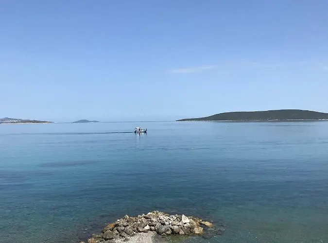 Luxury Beach House, Private Pool, Stunning Sunsets, Karpuz 别墅 *