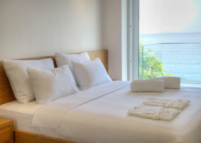 Luxury Beach House, Private Pool, Stunning Sunsets, Karpuz 别墅 *