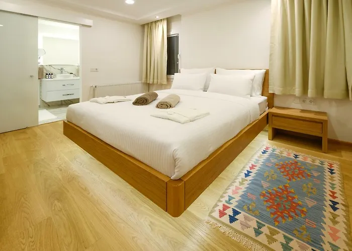 Luxury Beach House, Private Pool, Stunning Sunsets, Karpuz 别墅 *